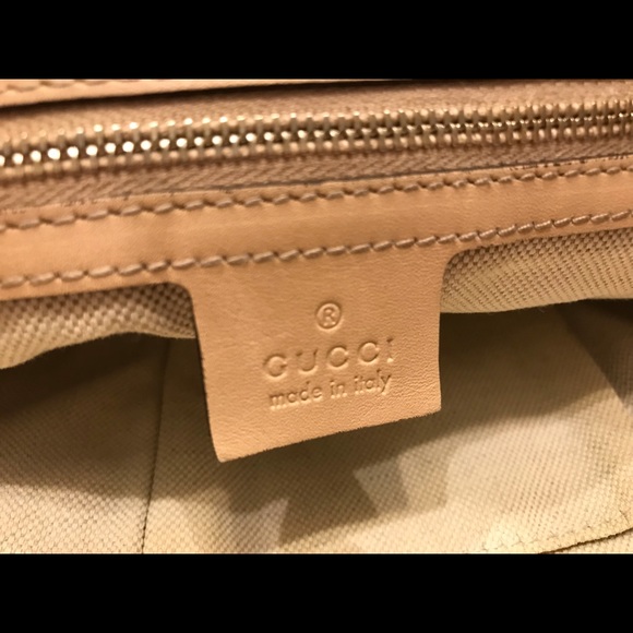 Lovely and Luxurious Vintage GUCCI Crossbody Bag - Picture 5 of 8